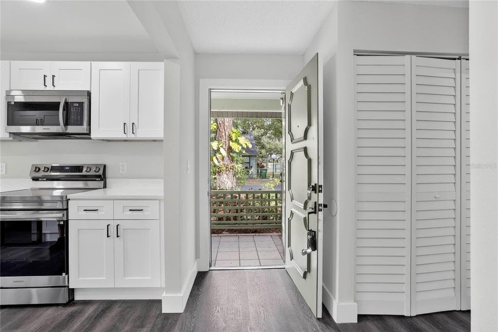 5014 BARRINGTON CIRCLE # 2102, SARASOTA, FL 34234 — zdjęcie 4