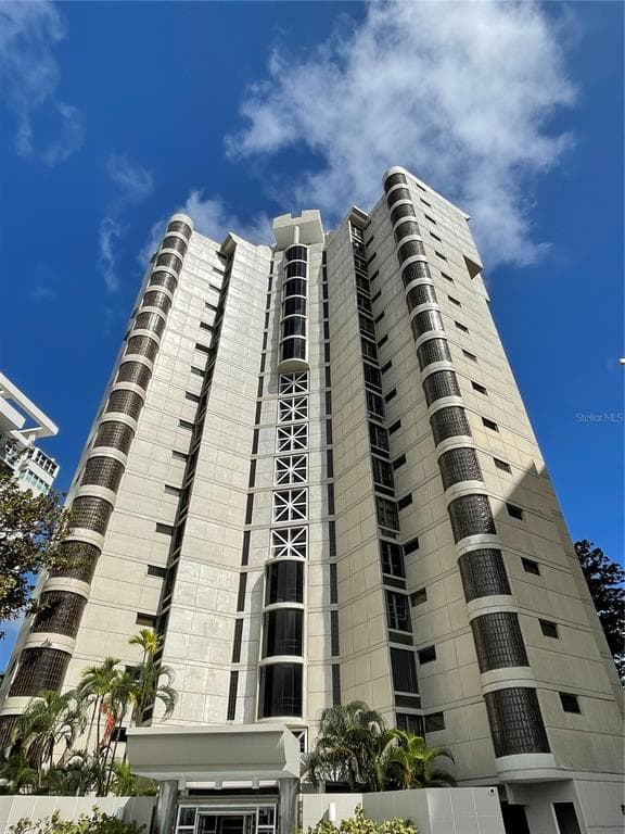 Plaza Atlantico AVE ISLA VERDE # 1002, CAROLINA, PR 00979