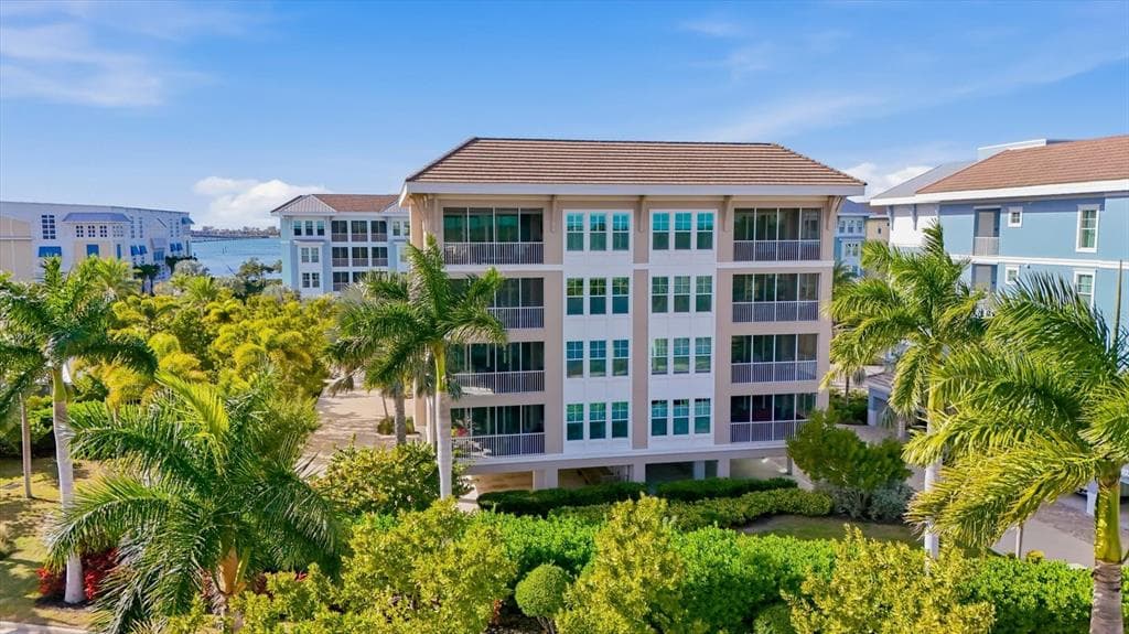 395 ARUBA CIRCLE # 303, BRADENTON, FL 34209
