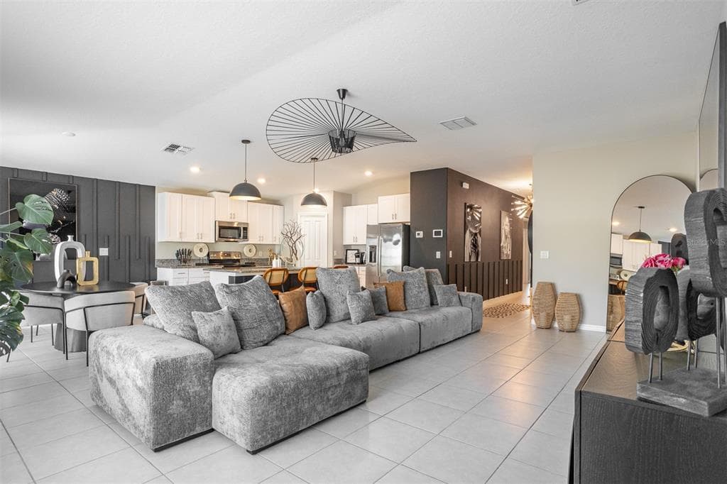 15415 MILLER CREEK DRIVE, SUN CITY CENTER, FL 33573 — zdjęcie 2