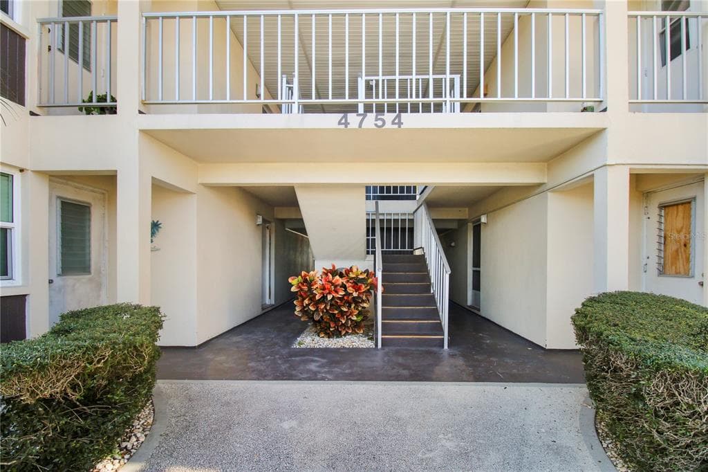4754 MARINE PARKWAY # 103, NEW PORT RICHEY, FL 34652