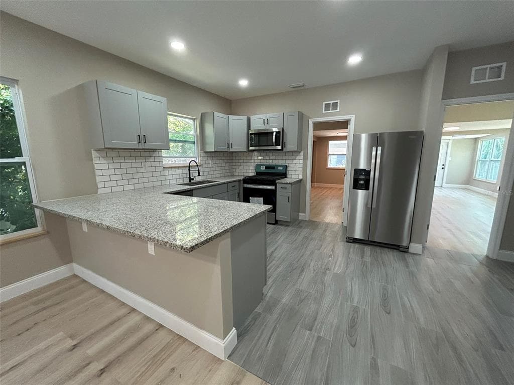 1218 13TH AVENUE S, ST PETERSBURG, FL 33705 — zdjęcie 2