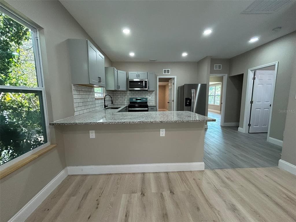 1218 13TH AVENUE S, ST PETERSBURG, FL 33705 — zdjęcie 4