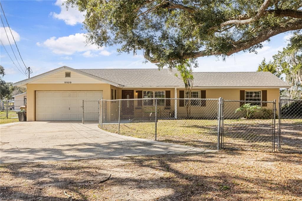 9909 JACARANDA AVENUE, CLERMONT, FL 34711