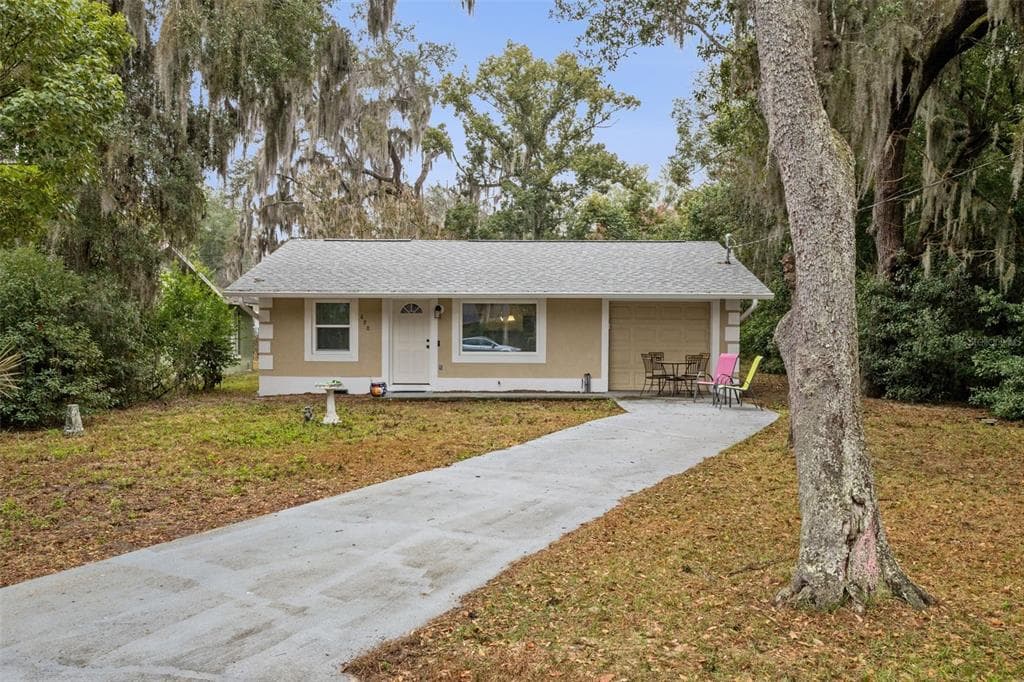 690 E JACKSON AVENUE, MOUNT DORA, FL 32757