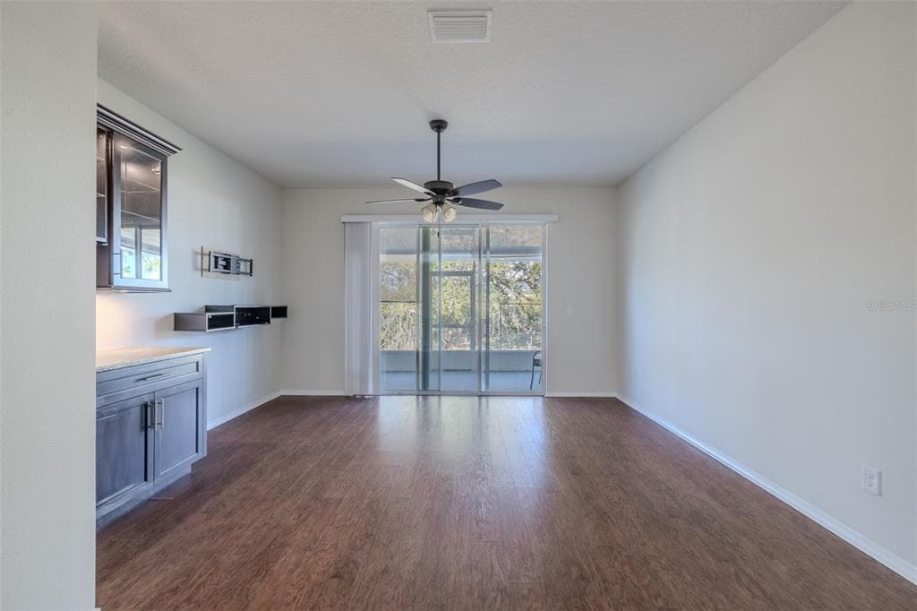 4734 WHITE SANDERLING CT COURT, TAMPA, FL 33619 — zdjęcie 4