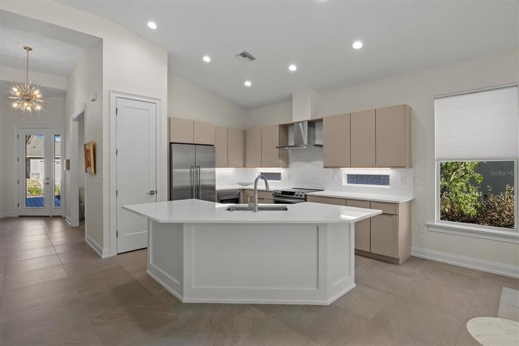 7826 LAKE JAMES BOULEVARD, LAKELAND, FL 33810 — zdjęcie 2