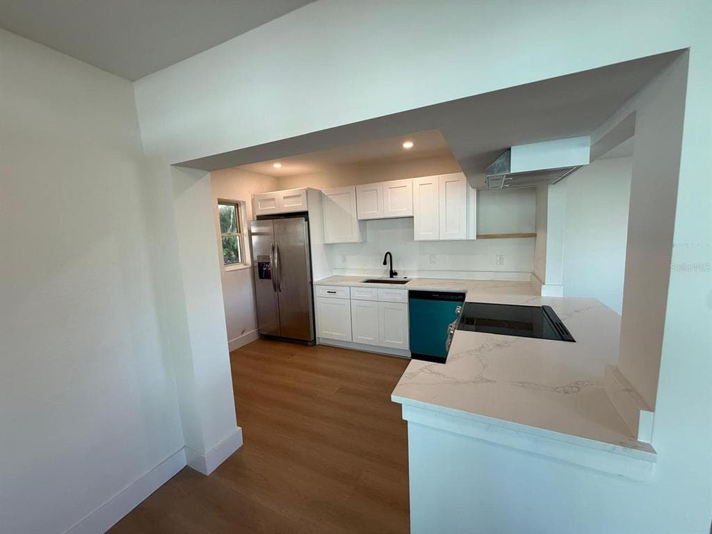18015 2ND STREET E, REDINGTON SHORES, FL 33708 — zdjęcie 2