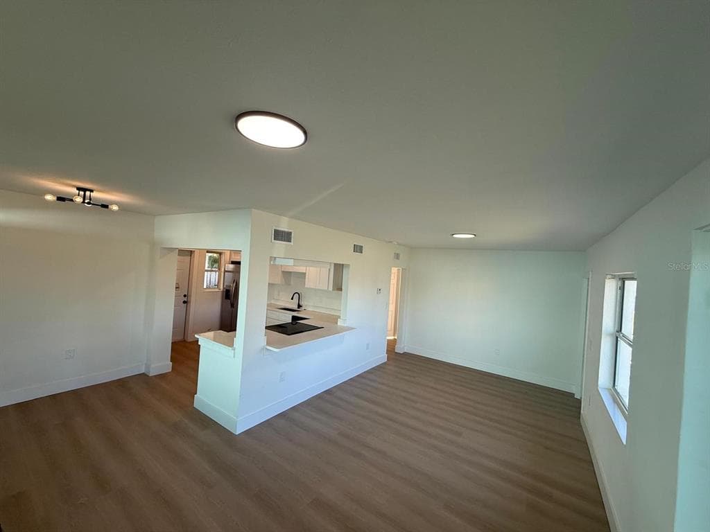 18015 2ND STREET E, REDINGTON SHORES, FL 33708 — zdjęcie 3