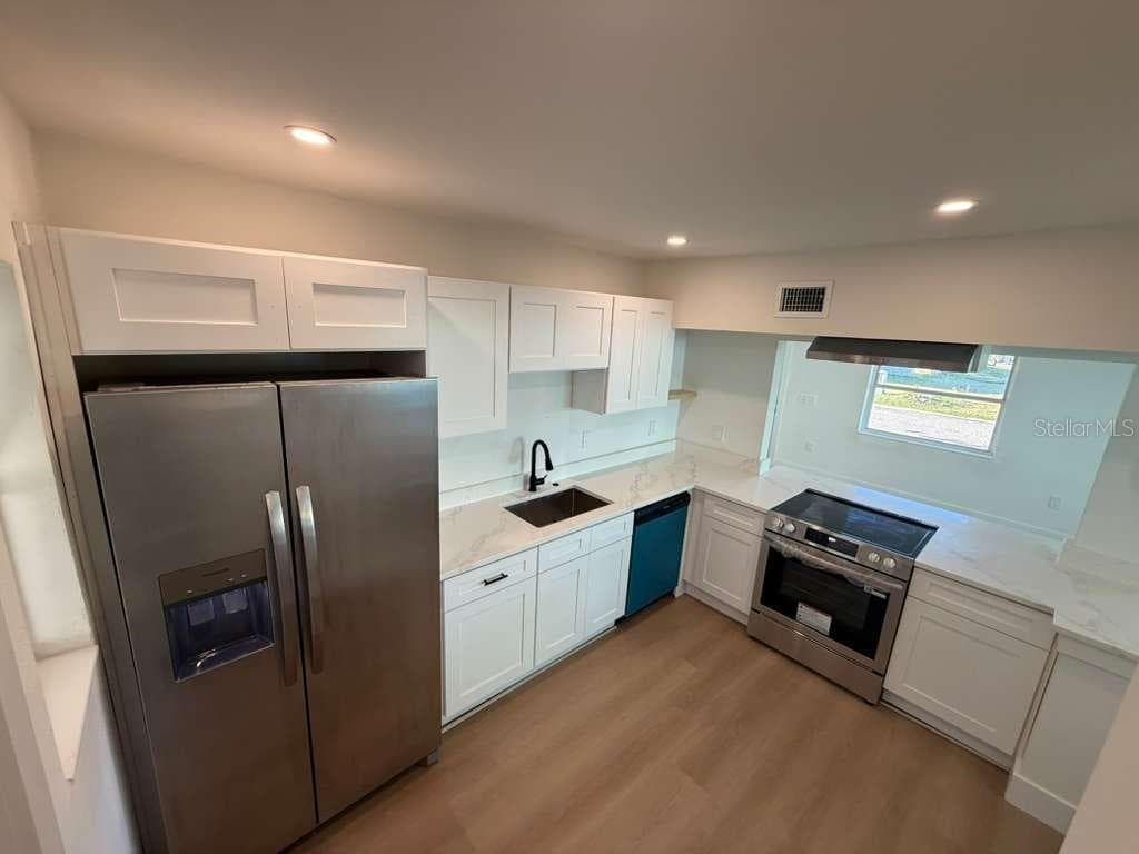 18015 2ND STREET E, REDINGTON SHORES, FL 33708 — zdjęcie 5