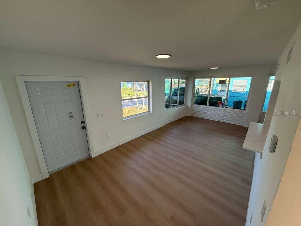 18015 2ND STREET E, REDINGTON SHORES, FL 33708 — zdjęcie 4