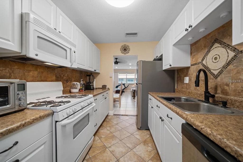 10038 62ND TERRACE N # 17, ST PETERSBURG, FL 33708 — zdjęcie 3