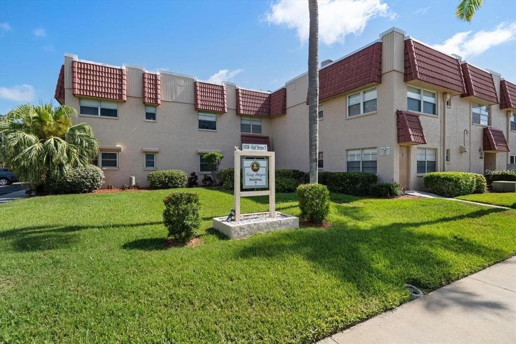10038 62ND TERRACE N # 17, ST PETERSBURG, FL 33708