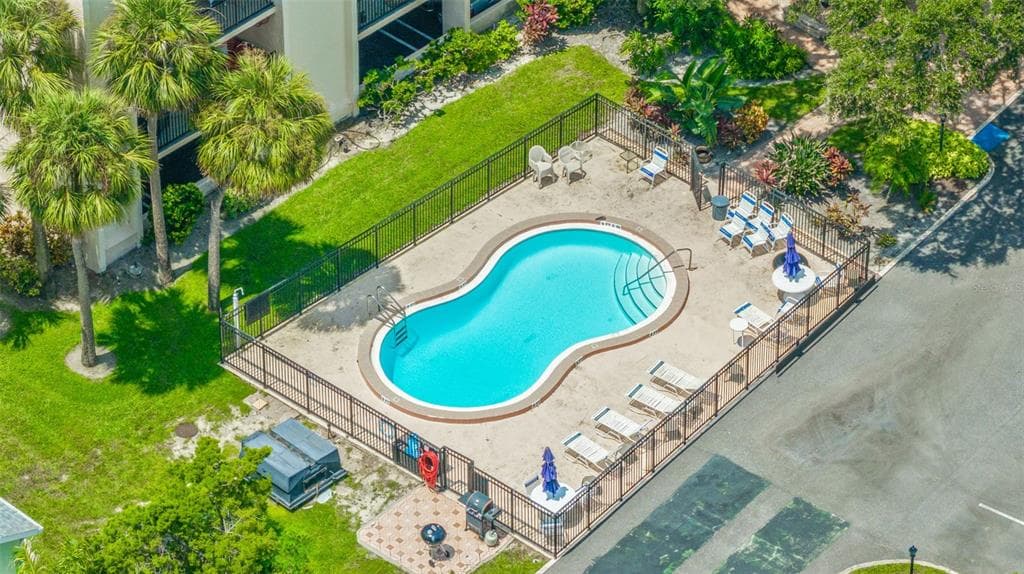 402 TARPON POINT, TARPON SPRINGS, FL 34689