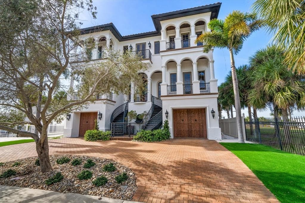 1040 ELDORADO AVENUE, CLEARWATER BEACH, FL 33767