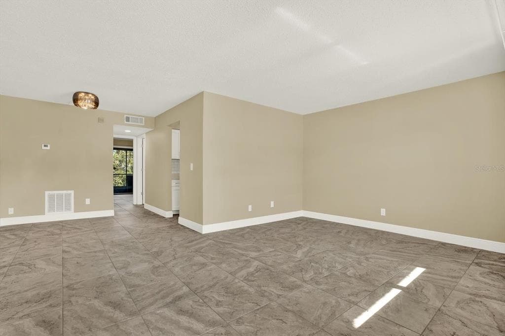 9125 TUDOR DRIVE # D109, TAMPA, FL 33615 — zdjęcie 3
