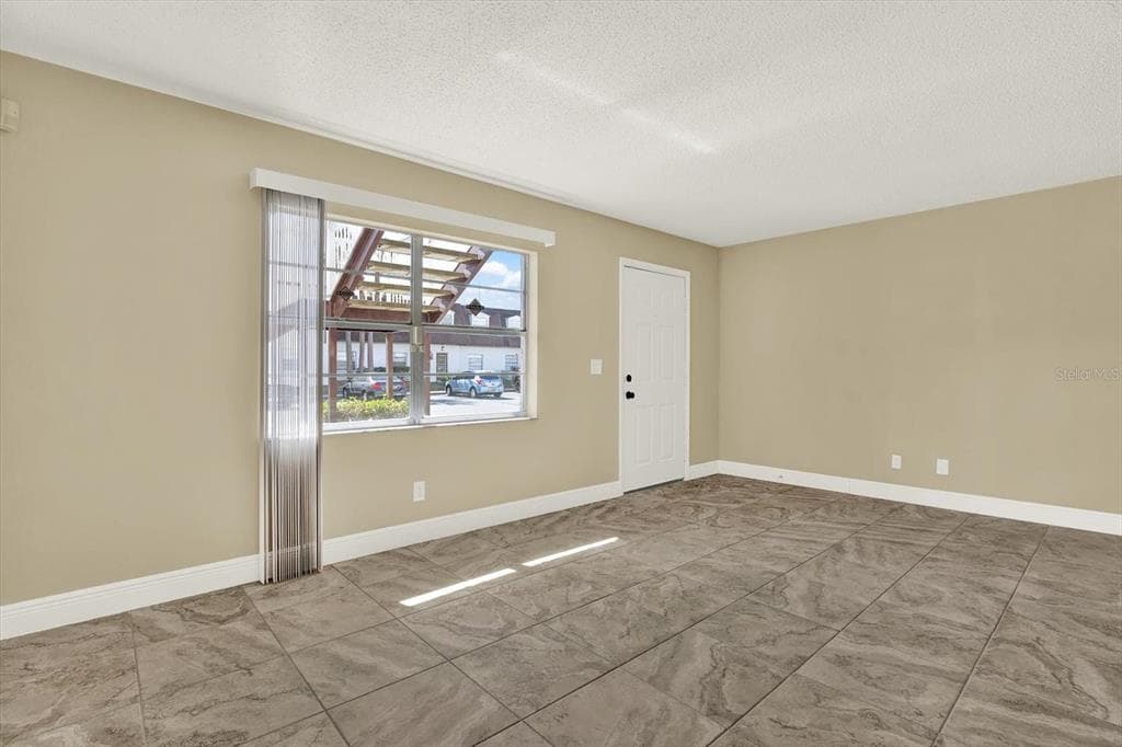 9125 TUDOR DRIVE # D109, TAMPA, FL 33615 — zdjęcie 5