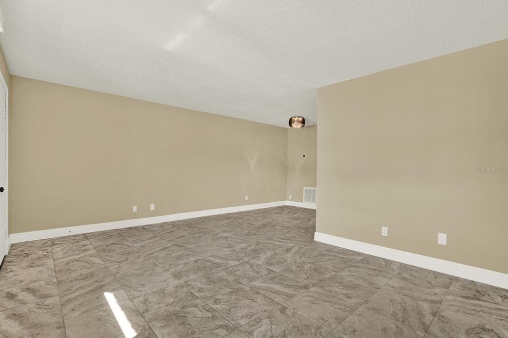 9125 TUDOR DRIVE # D109, TAMPA, FL 33615 — zdjęcie 4