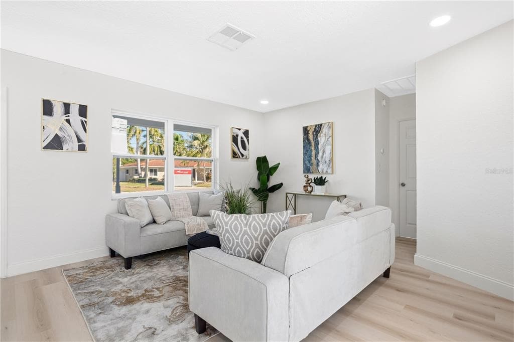 214 45TH AVENUE NE, ST PETERSBURG, FL 33703 — zdjęcie 3