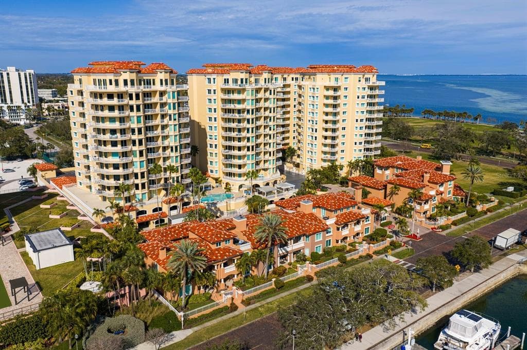 555 5TH AVENUE NE # PH1, ST PETERSBURG, FL 33701