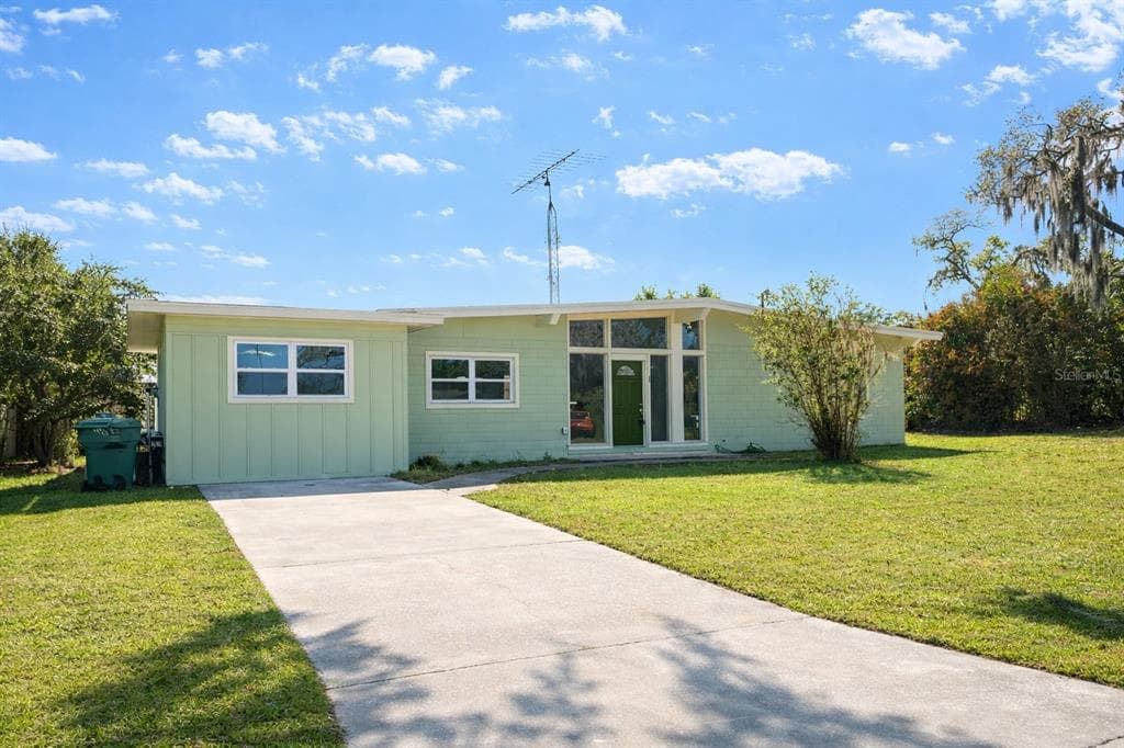 725 SCENIC STREET, LEESBURG, FL 34748