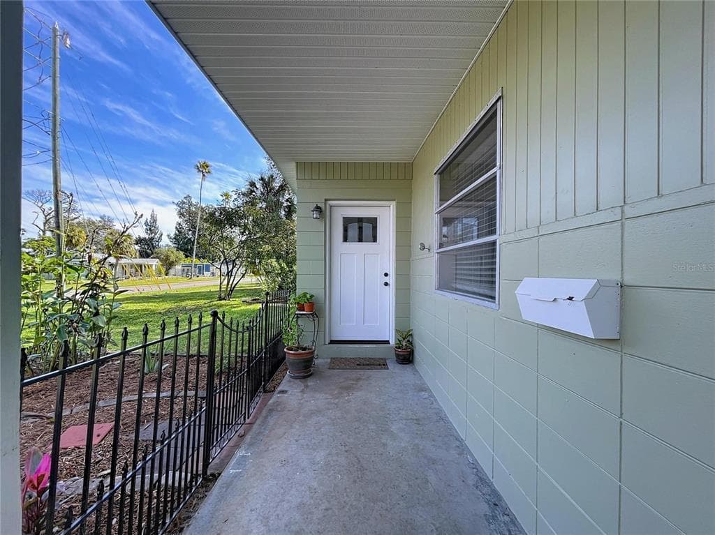 4042 ARKANSAS AVENUE NE, ST PETERSBURG, FL 33703 — zdjęcie 2