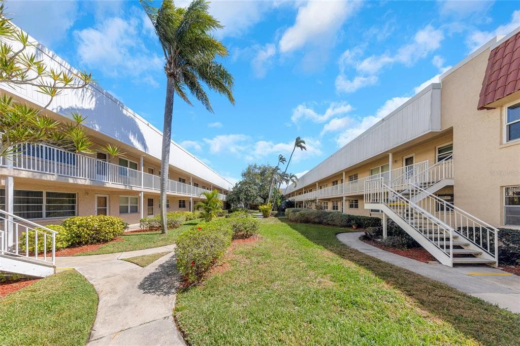 10032 65TH AVENUE N # 9, ST PETERSBURG, FL 33708 — zdjęcie 2