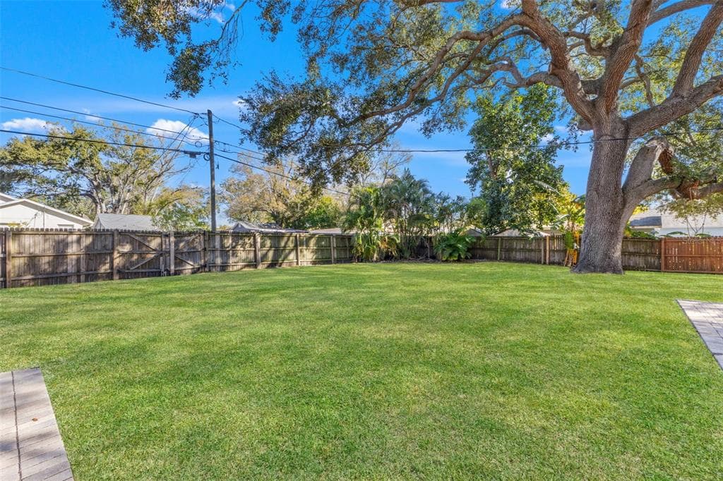 1747 26TH AVENUE N, ST PETERSBURG, FL 33713 — zdjęcie 2