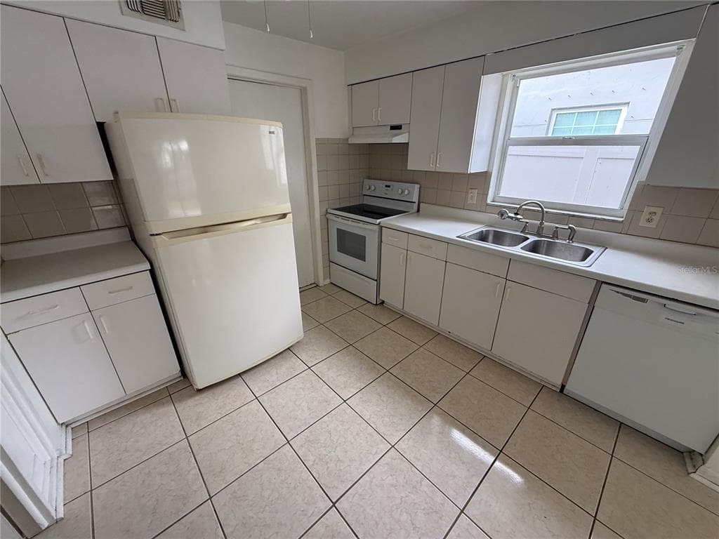 1270 8TH AVENUE NE, LARGO, FL 33770 — zdjęcie 3