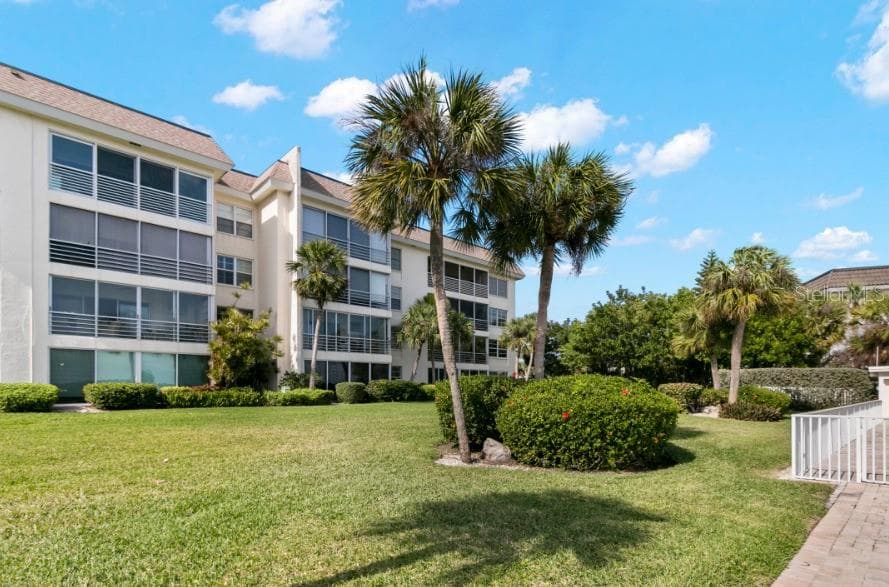 605 SUTTON PLACE # 102, LONGBOAT KEY, FL 34228
