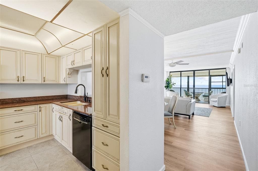 15462 GULF BOULEVARD # 601, MADEIRA BEACH, FL 33708 — zdjęcie 5