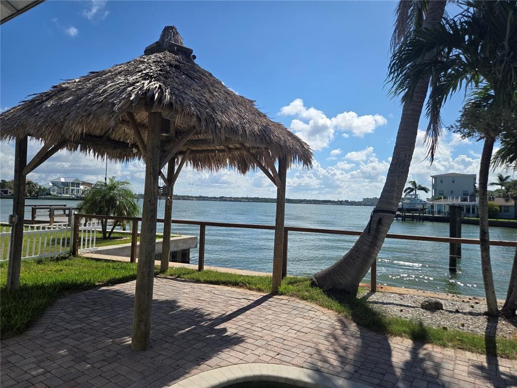 16029 REDINGTON DRIVE, REDINGTON BEACH, FL 33708 — zdjęcie 5