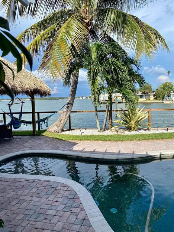 16029 REDINGTON DRIVE, REDINGTON BEACH, FL 33708 — zdjęcie 4