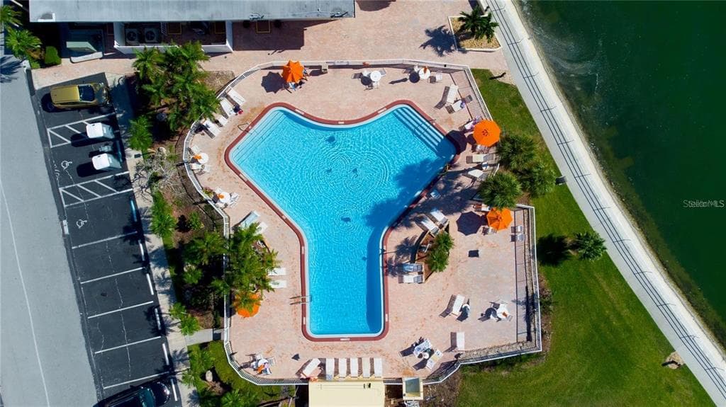 4550 COVE CIRCLE # 106, ST PETERSBURG, FL 33708 — zdjęcie 4