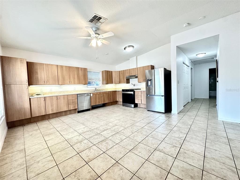 1121 DR MARTIN LUTHER KING JR STREET S, ST PETERSBURG, FL 33705 — zdjęcie 2