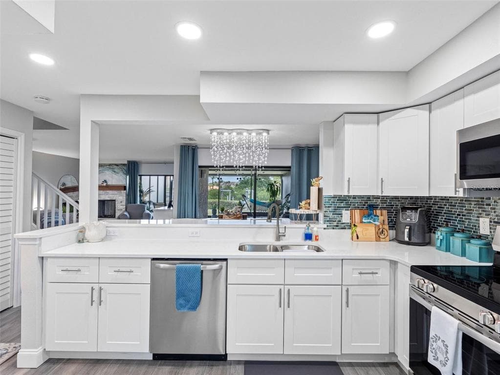 4306 SUNRAY COURT, TAMPA, FL 33615 — zdjęcie 5