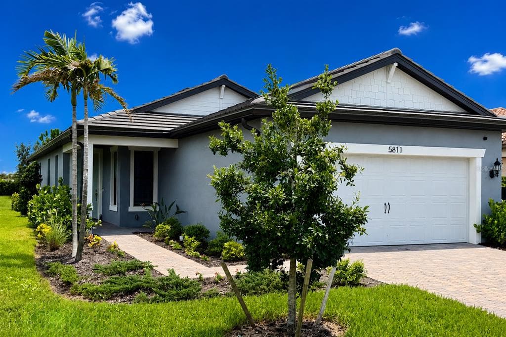 5811 SILVERSIDE PINE COURT, LAKEWOOD RANCH, FL 34211