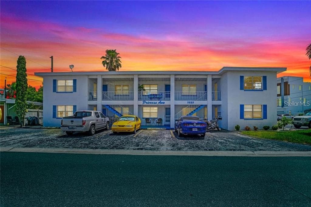 11025 2ND STREET E # 8, TREASURE ISLAND, FL 33706