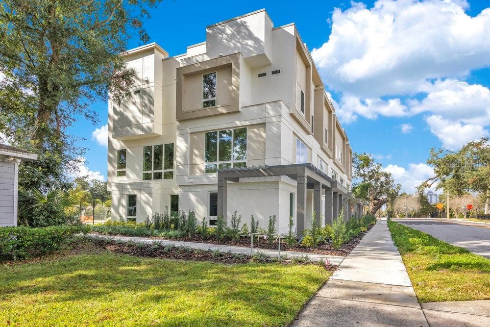1010 E ROBINSON STREET, ORLANDO, FL 32801