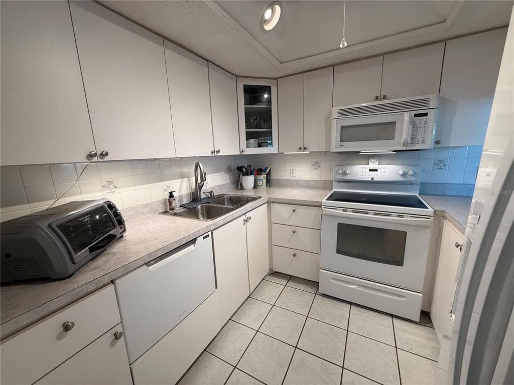 18650 GULF BLVD # 316, INDIAN SHORES, FL 33785 — zdjęcie 3