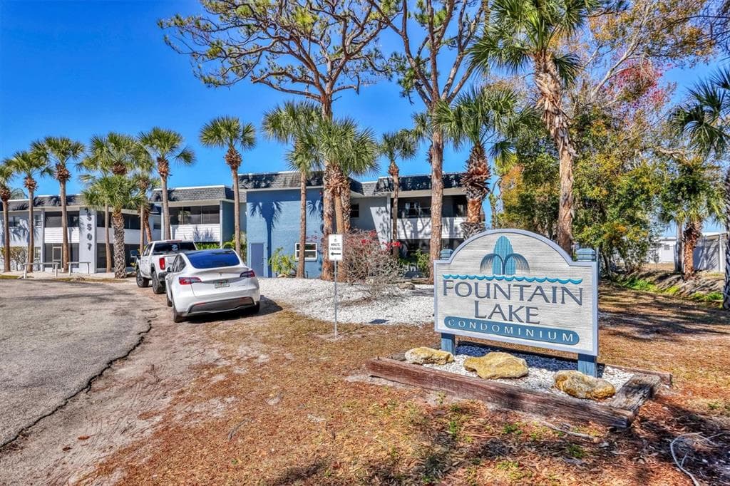 5503 FOUNTAIN LAKE CIRCLE # A204, BRADENTON, FL 34207