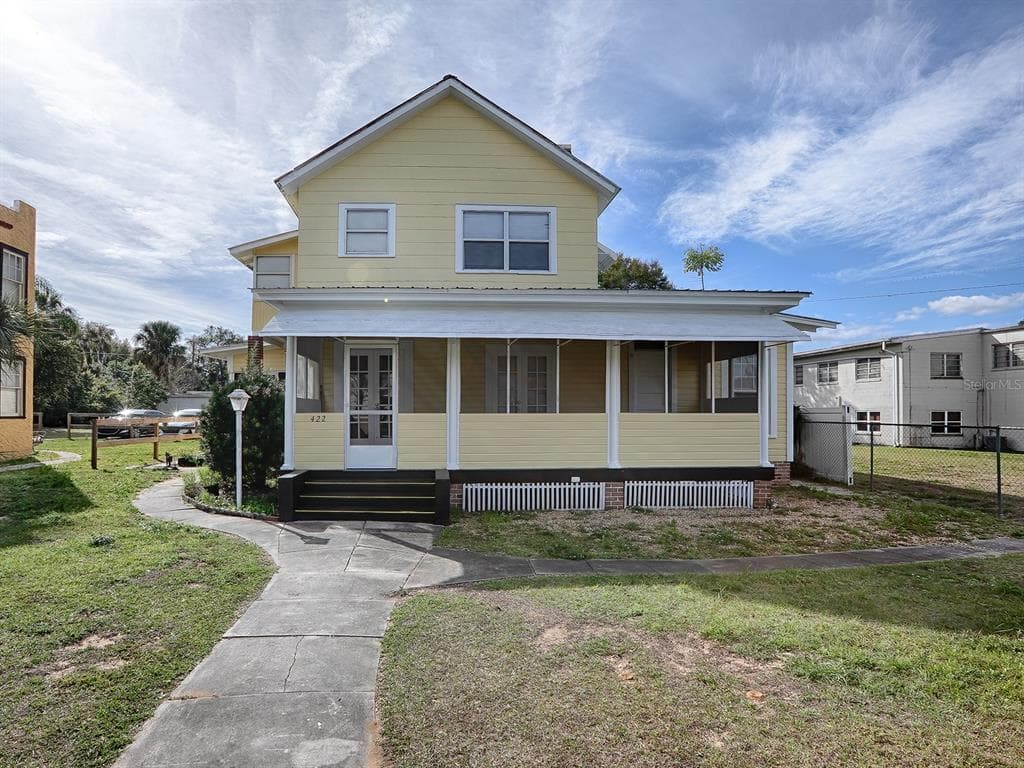 422 E CITRUS AVENUE, EUSTIS, FL 32726