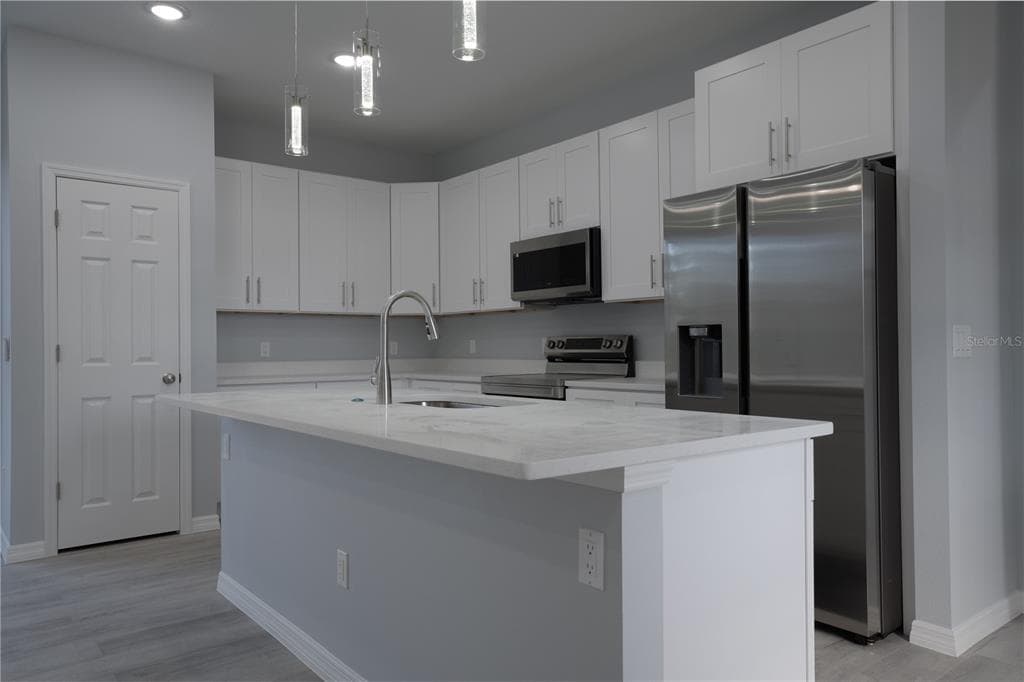 1013 ASTON-MARTIN DRIVE, SEBRING, FL 33872 — zdjęcie 2