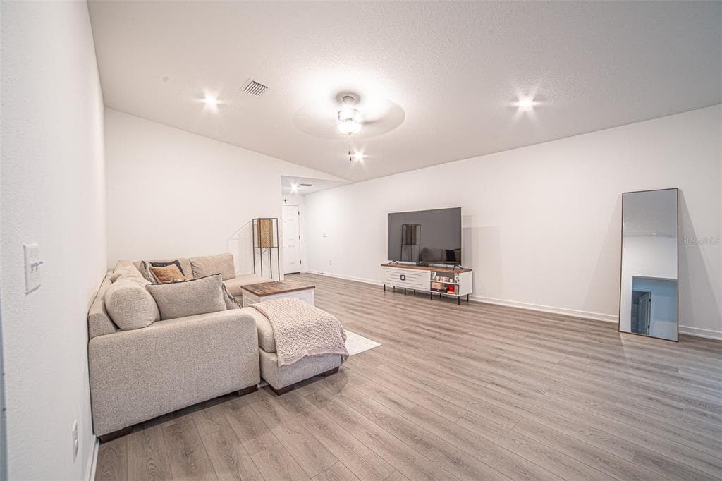 1375 AHOY AVENUE, TAMPA, FL 33619 — zdjęcie 5
