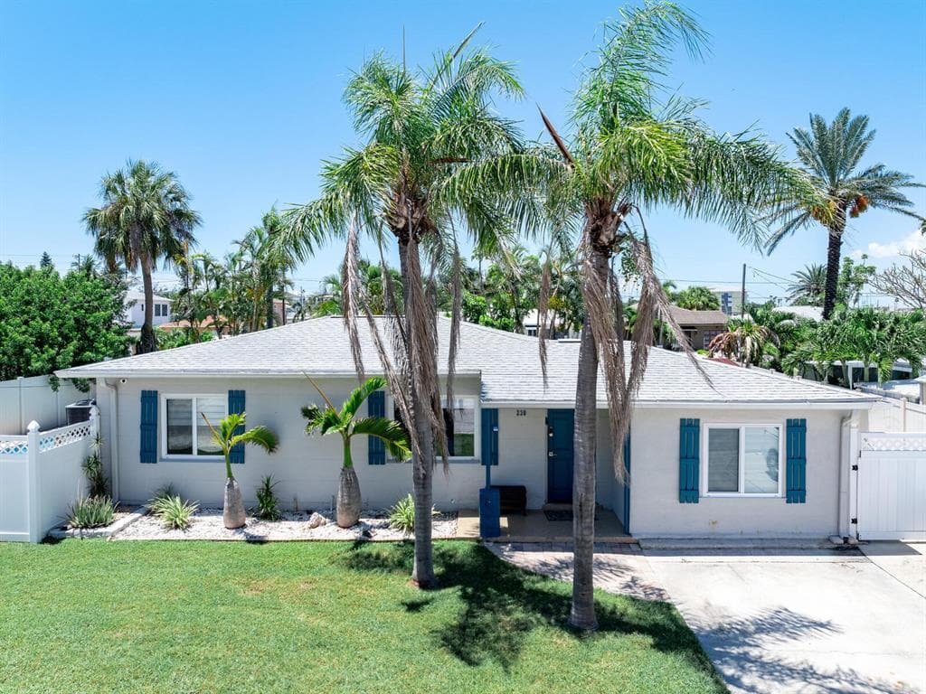 230 144TH AVENUE, MADEIRA BEACH, FL 33708 — zdjęcie 2