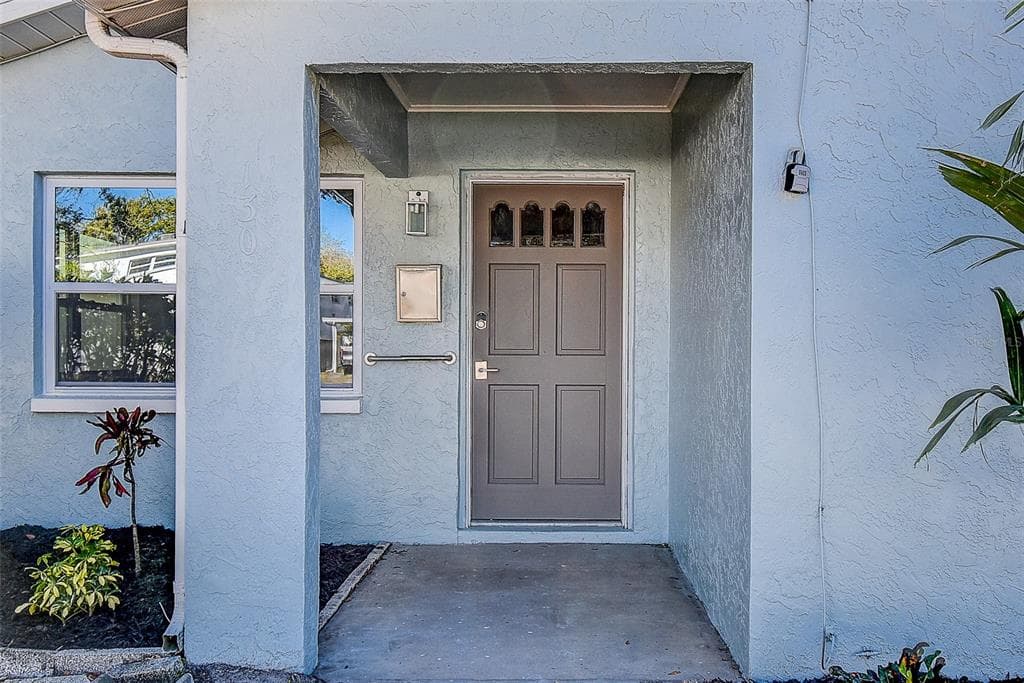 130 42ND AVENUE N, ST PETERSBURG, FL 33703 — zdjęcie 2