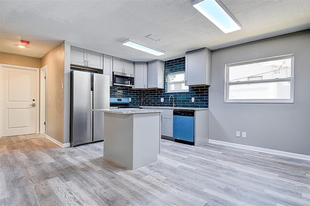 130 42ND AVENUE N, ST PETERSBURG, FL 33703 — zdjęcie 5