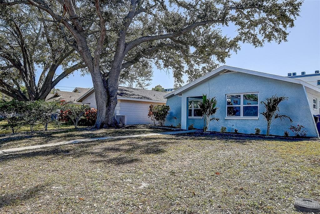 130 42ND AVENUE N, ST PETERSBURG, FL 33703 — zdjęcie 4