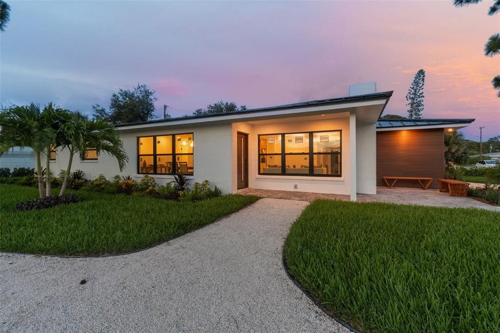 301 AURORA STREET E, VENICE, FL 34285