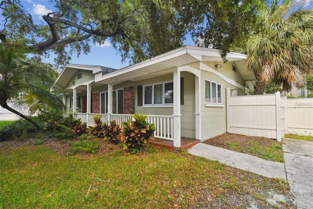 2302 S ARRAWANA AVENUE, TAMPA, FL 33629
